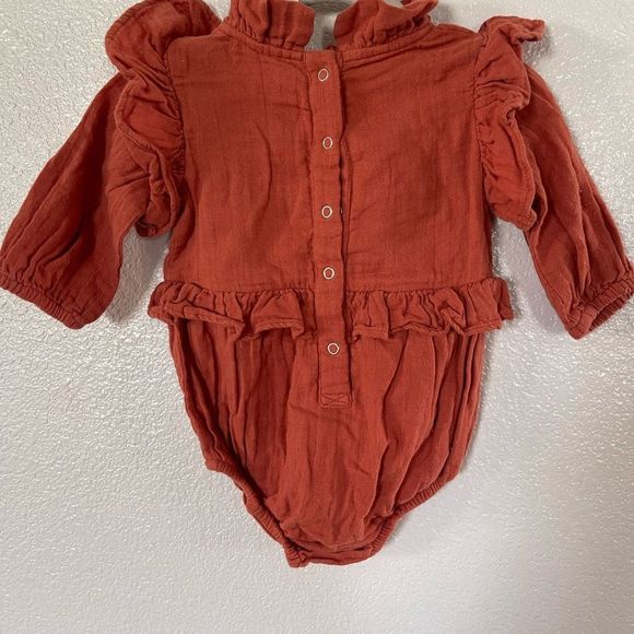 Kate Quinn romper 3-6M - Picture 2 of 3
